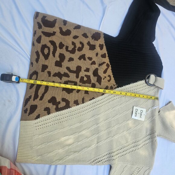 Davi and Dani cold shoulder leopard mixed print sweater Womens LARGE - Picture 10 of 12